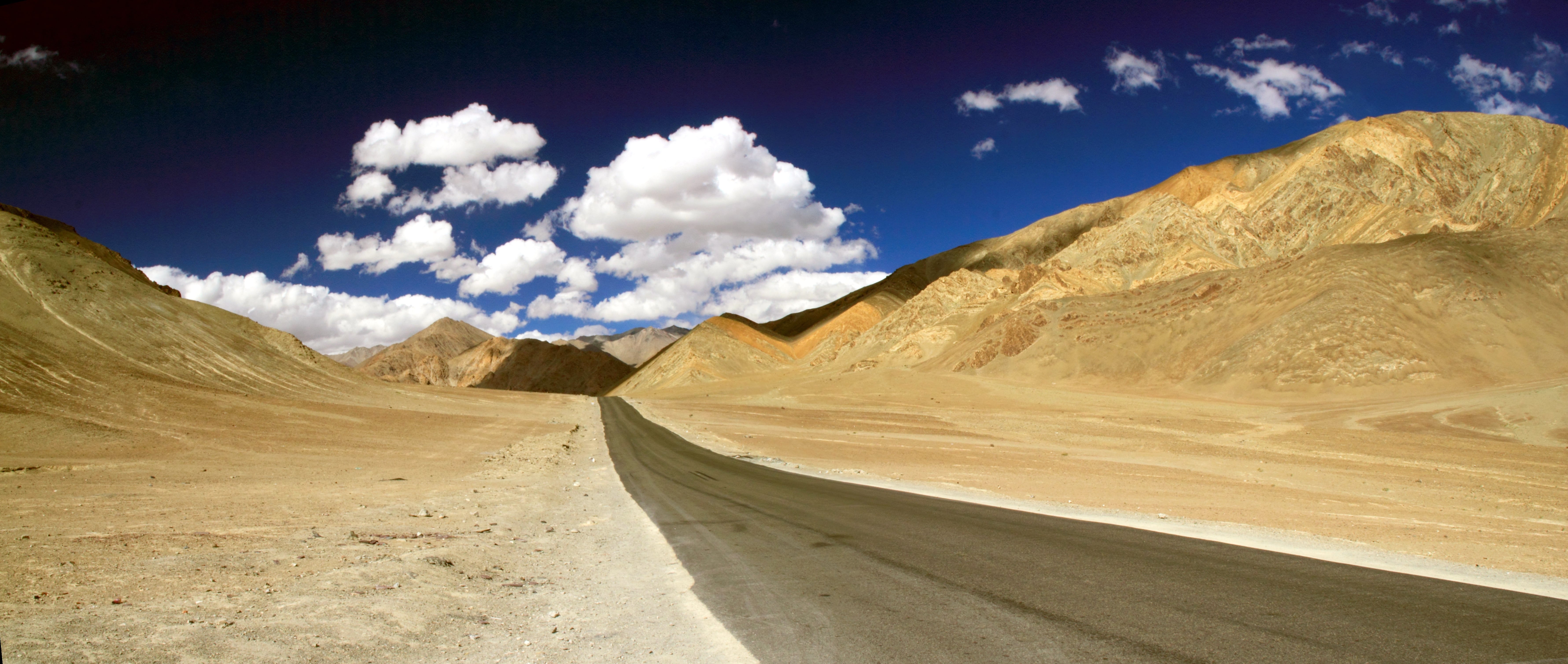 magnetic-hill-leh-ladakh-india-photos-images