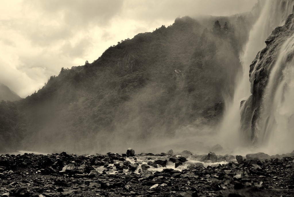 nuranang-falls-jung-fall-tawang-arunachal-pradesh-images-photos-