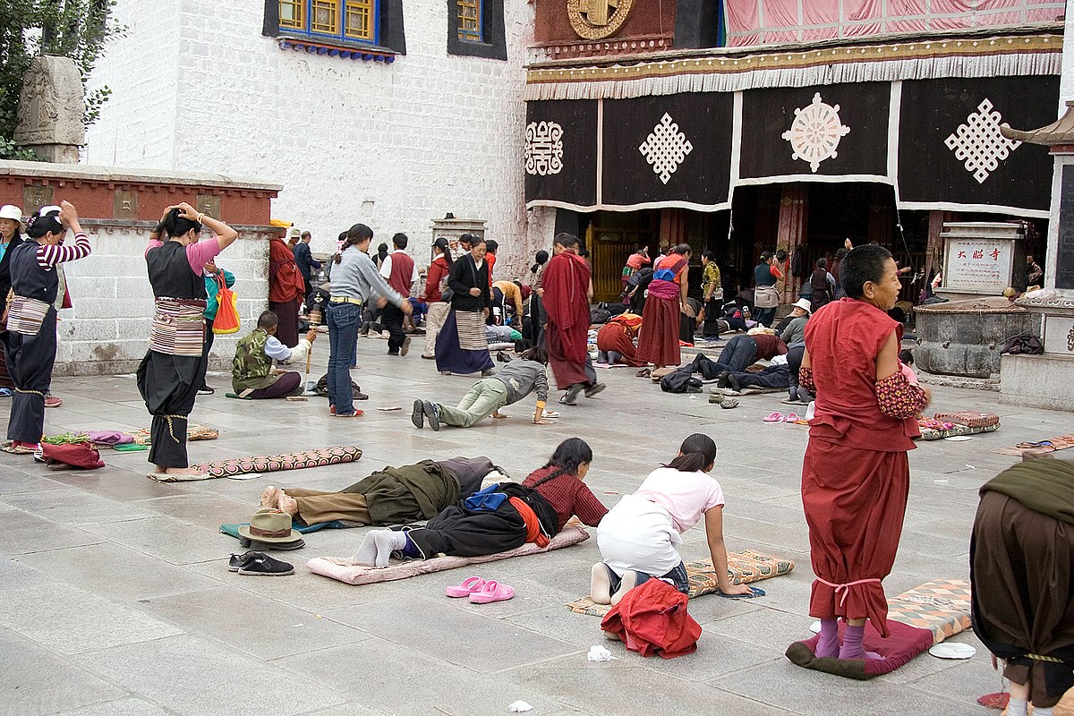 ladakh-monlam-chenmo-festivals-in-ladakh