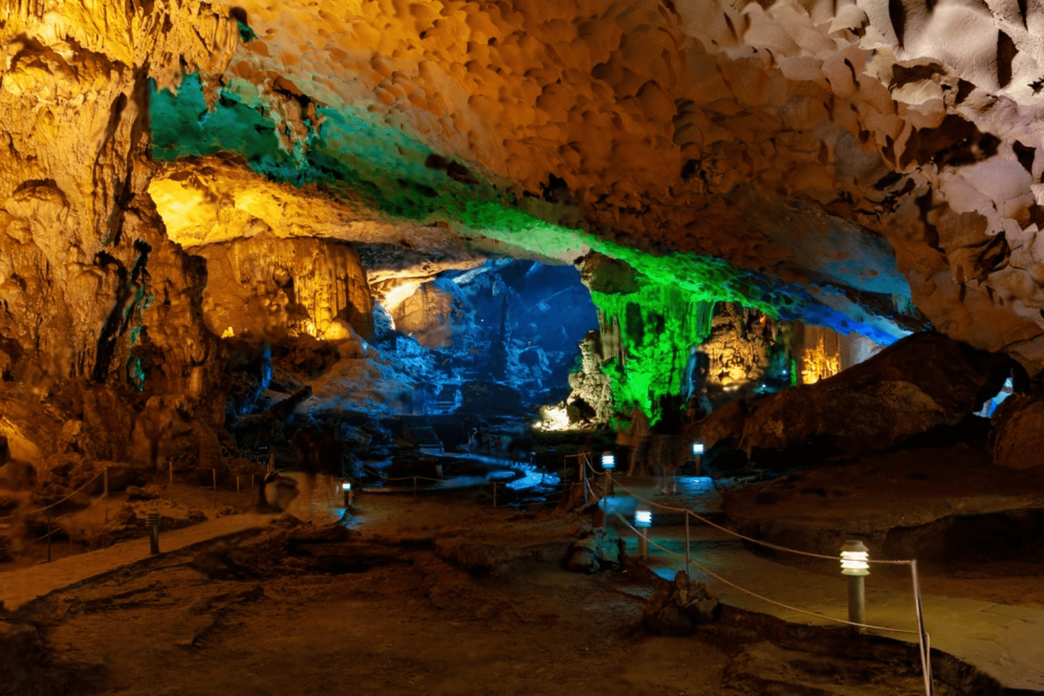 sung-sot-cave-in-vietnam