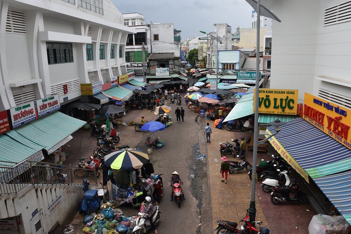 phan-thiet-central-market-places-for-shopping-in-vietnam