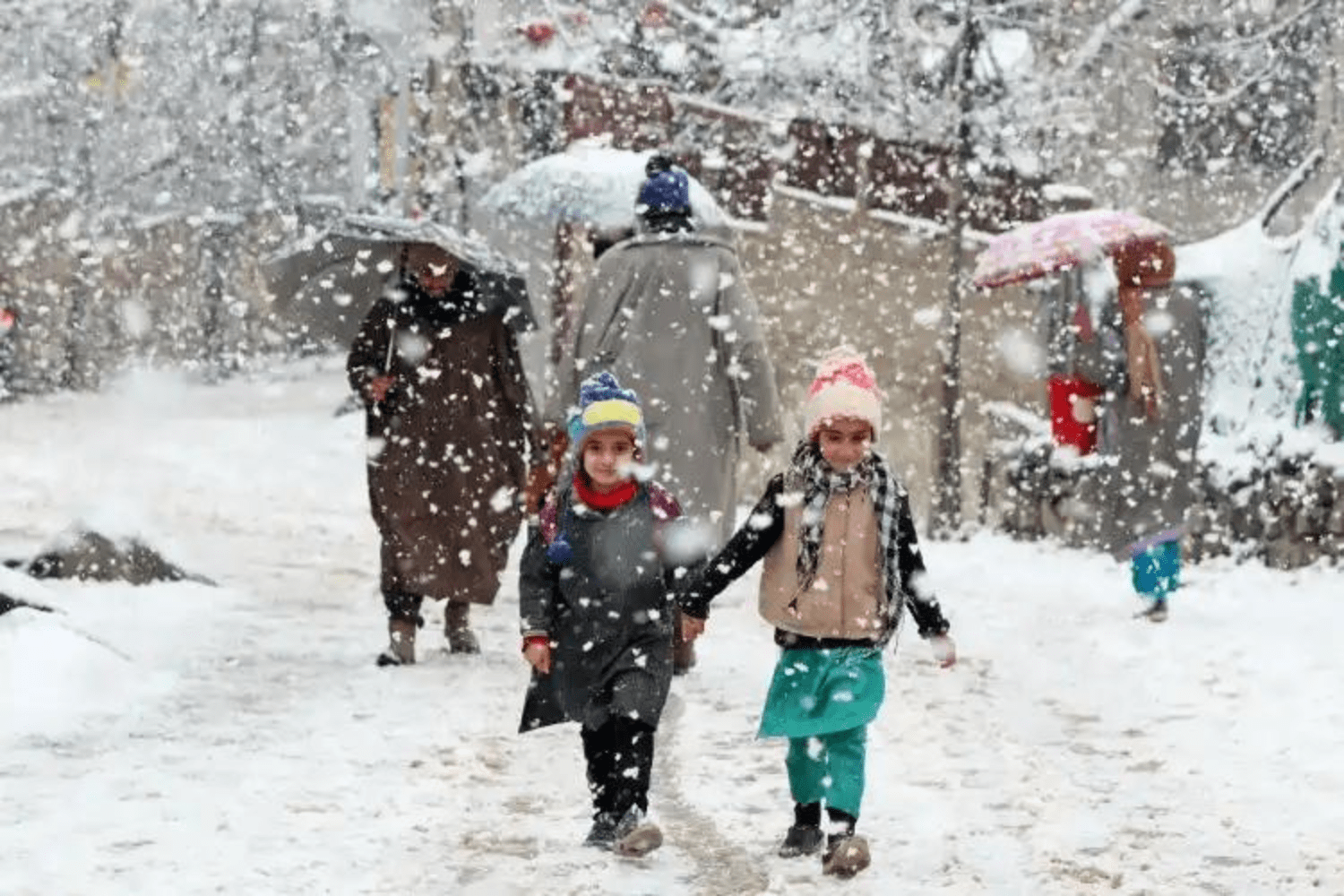 dress-in-layers-in-winter-in-kashmir