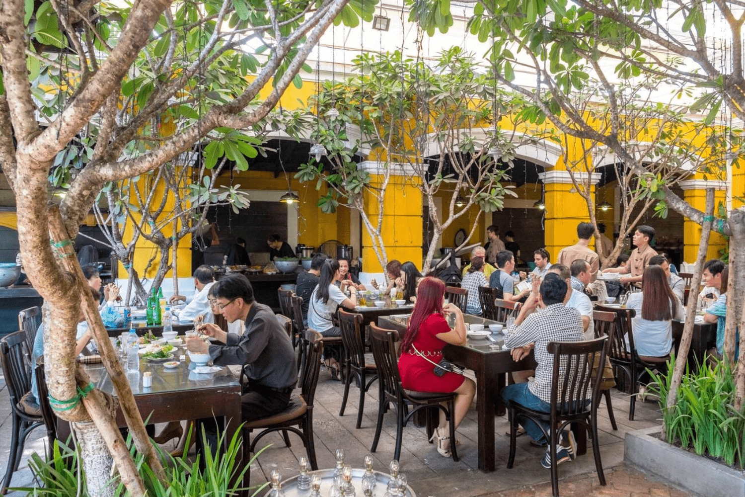 nha-hang-ngon-restaurant-in-vietnam