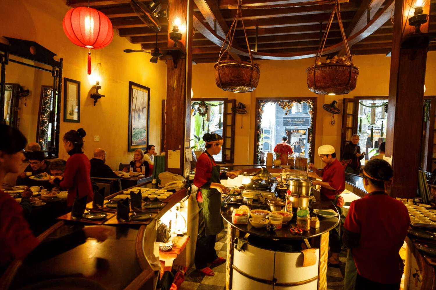 morning-glory-restaurant-in-vietnam