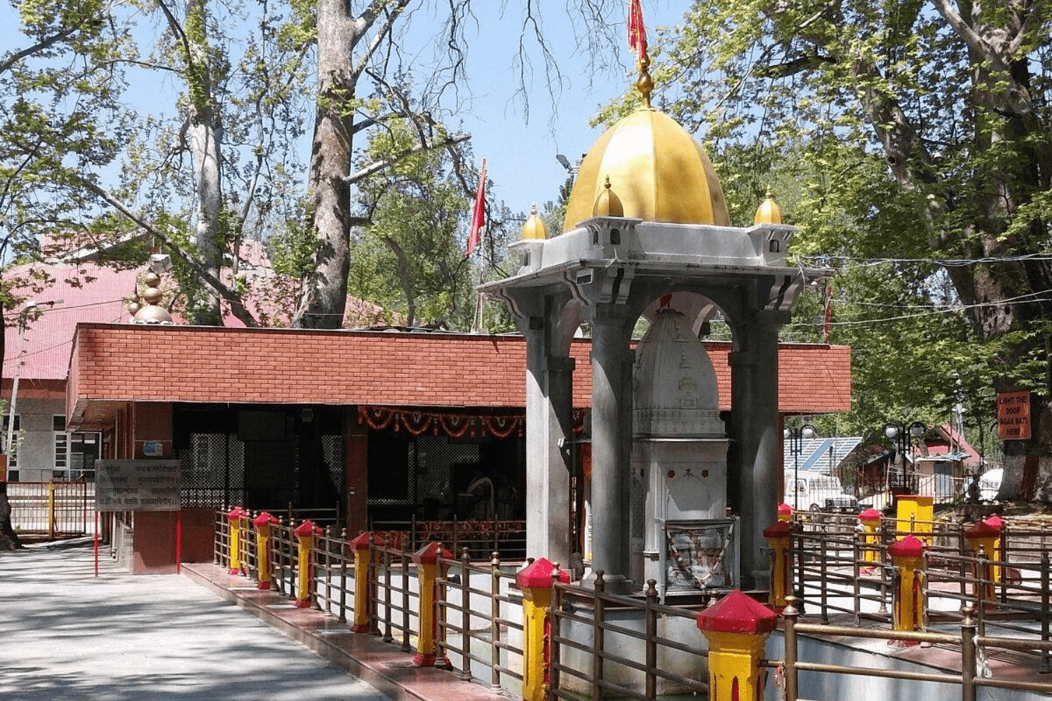 kheer-bhawani-temple-in-kashmir