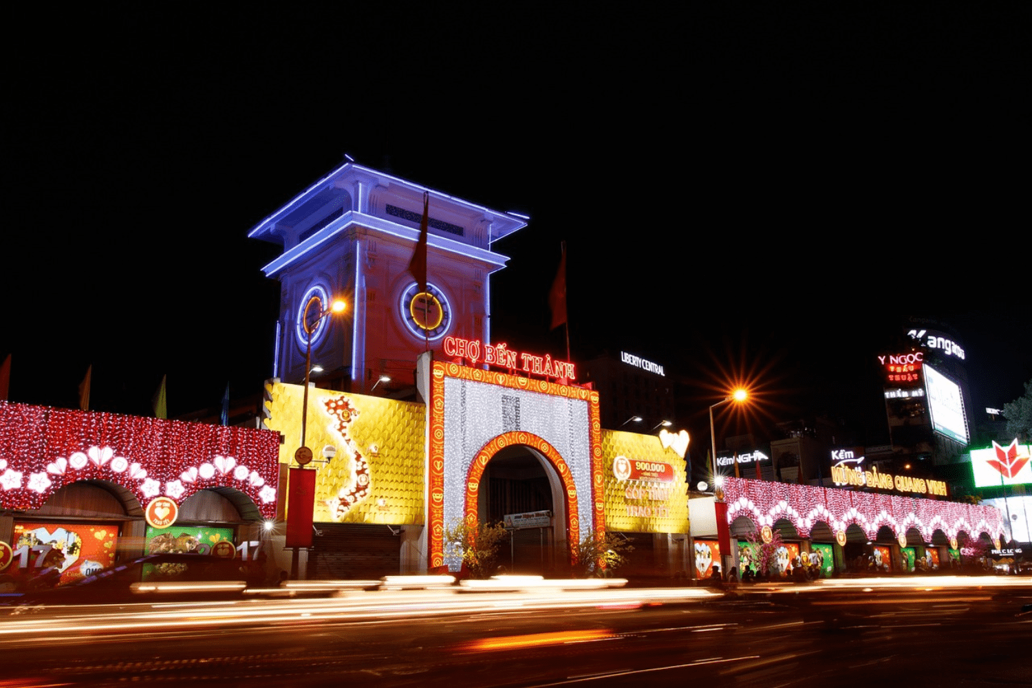 ben-thanh-night-market-in-vietnam