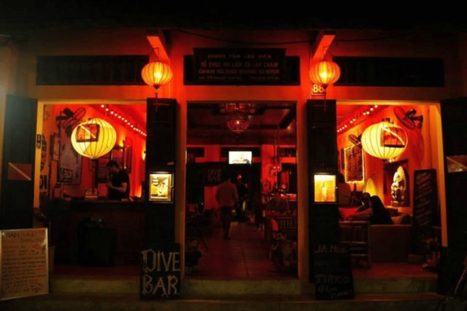 dive-bar-in-vietnam