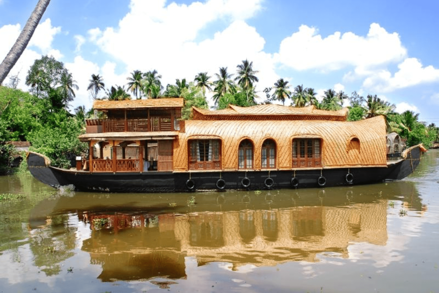 houseboat-stay-in-backwaters-in-kerala