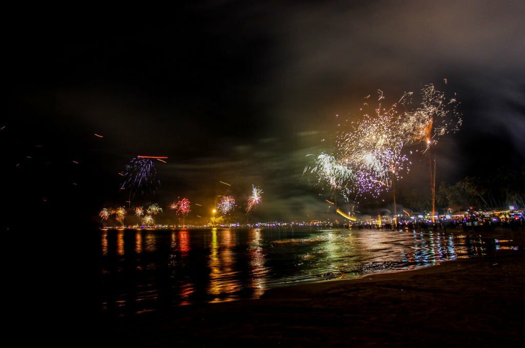 fireworks-show-with-a-picturesque-view