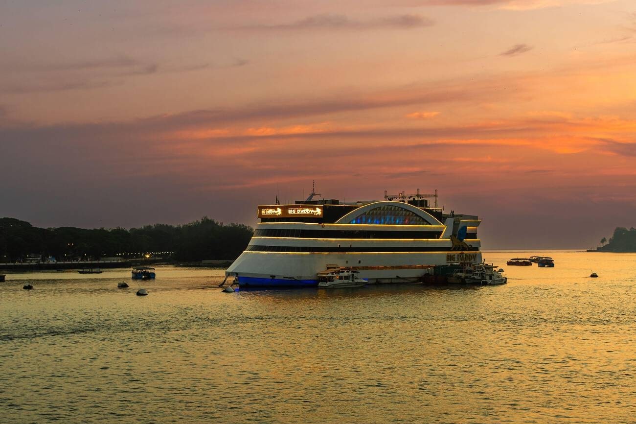 savour-the-sunset-at-the-mandovi-river-cruise