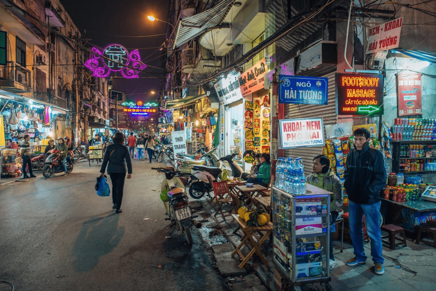 hanoi-night-market-in-vietnam