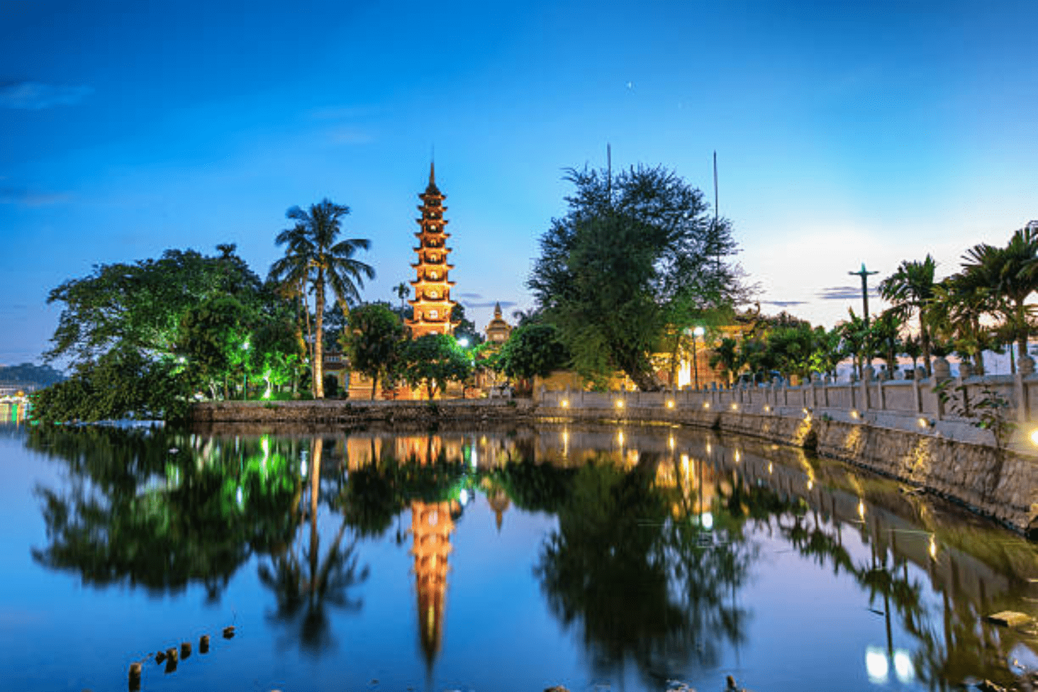 tran-quoc-pagoda-in-vietnam