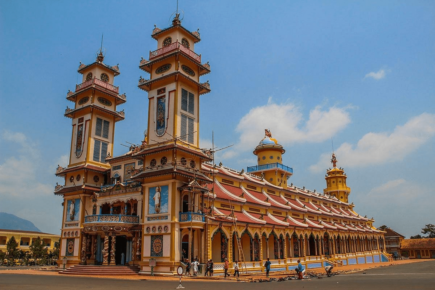 cao-dai-temple-in-vietnam