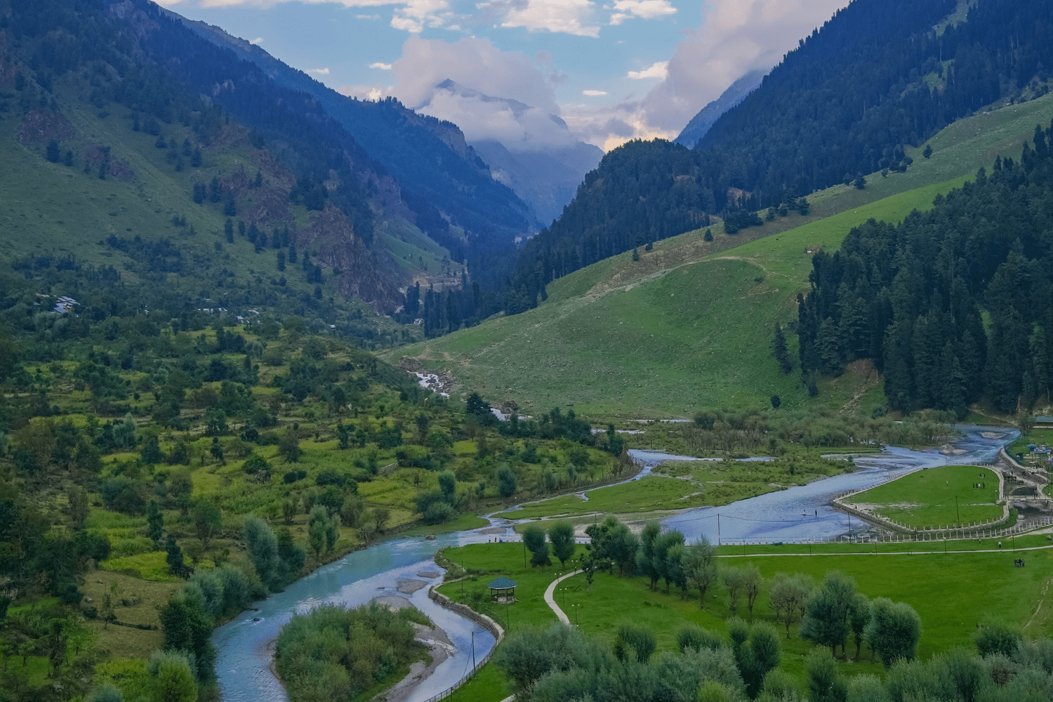 betaab-valley-in-anantnag-kashmir