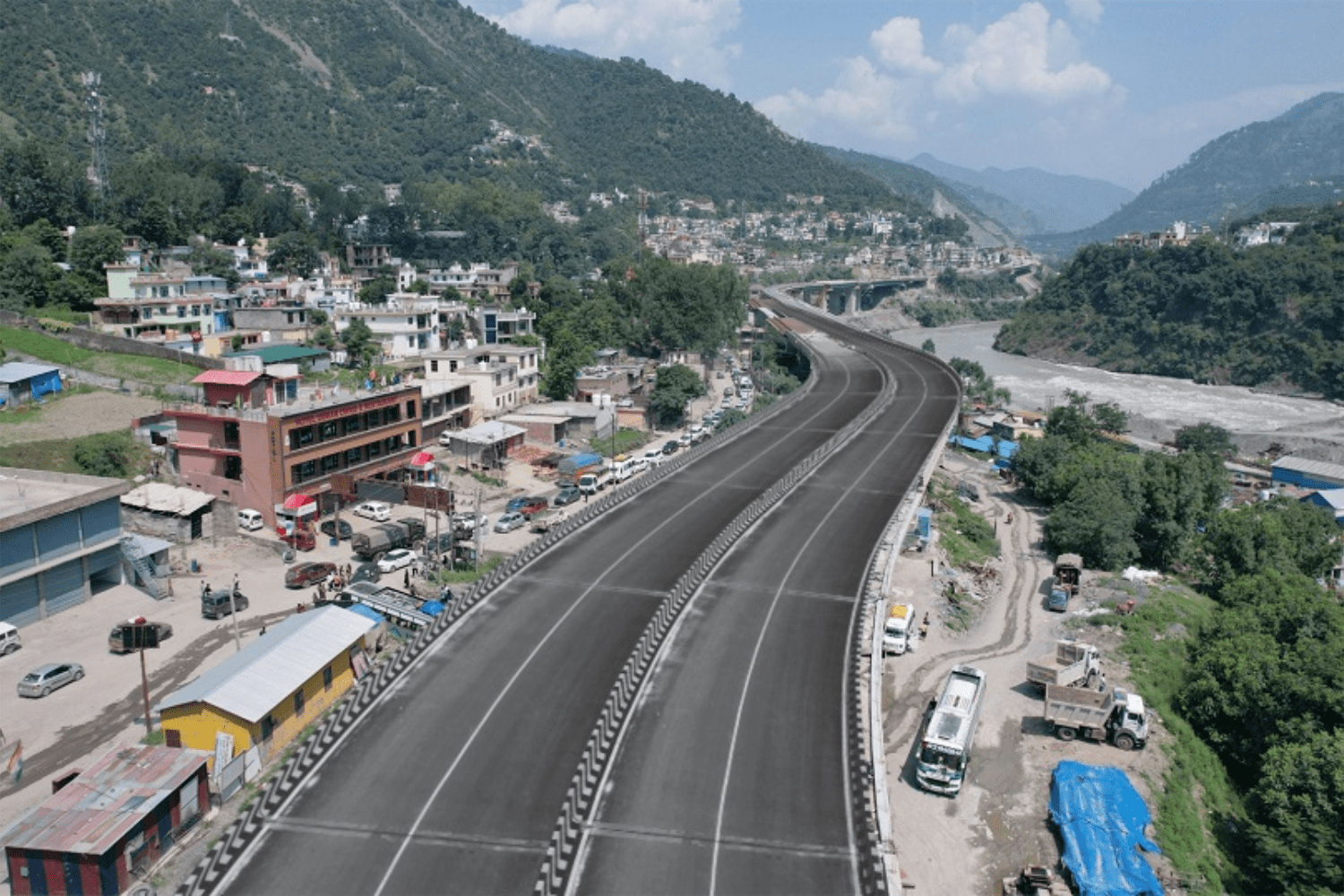 reach-betaab-valley-by-road