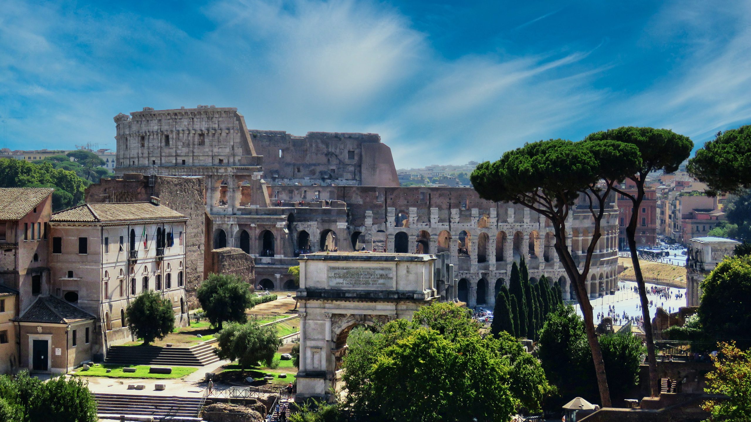 the-colosseum-an-ancient-roman-amphitheatre