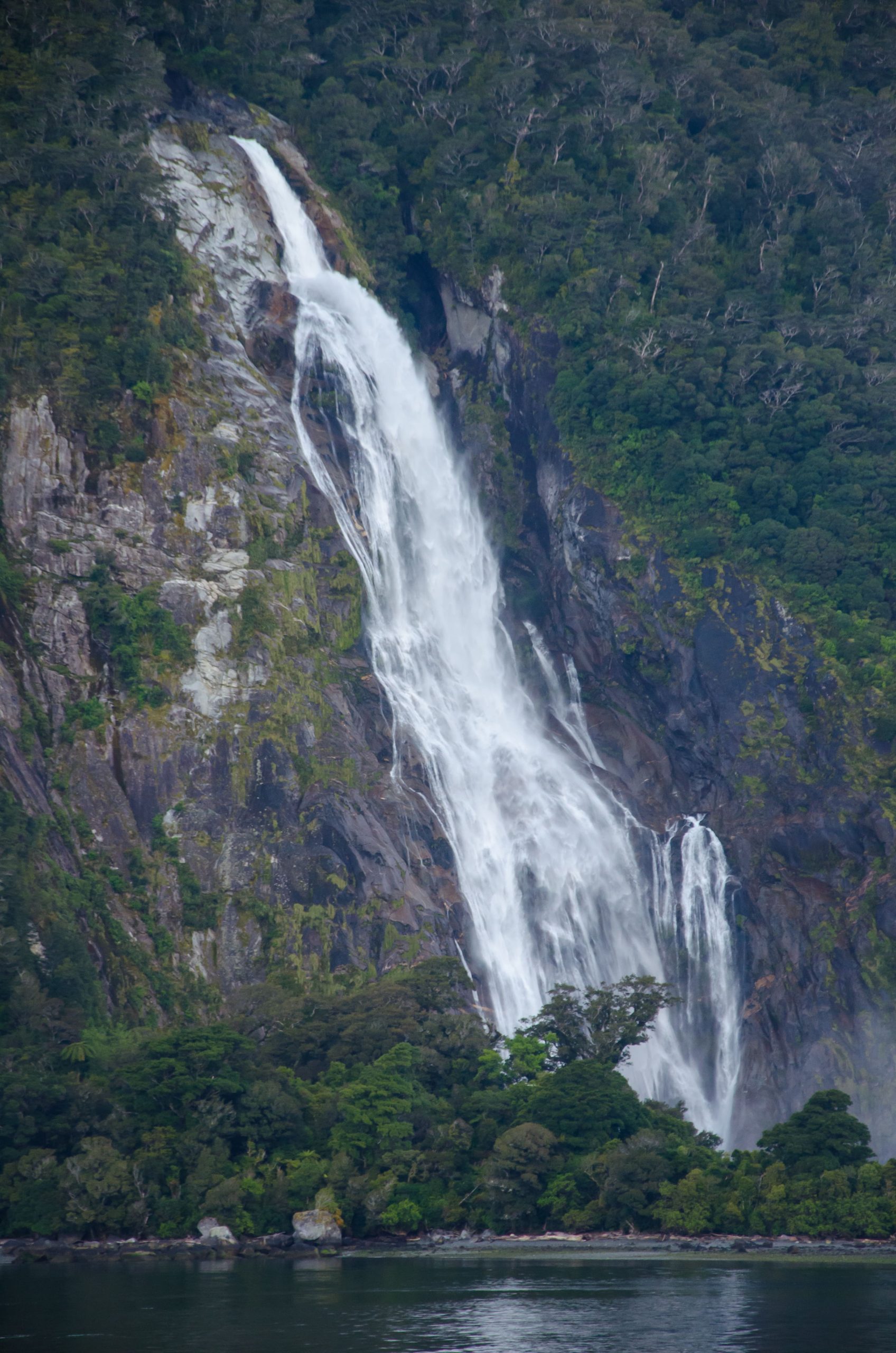 siruvani-waterfalls-and-dam-cascading-waters