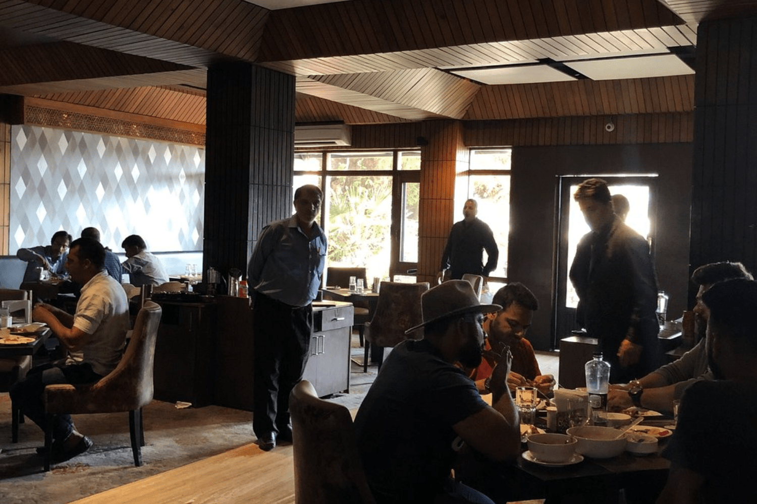 ahdoos-restaurant-in-srinagar
