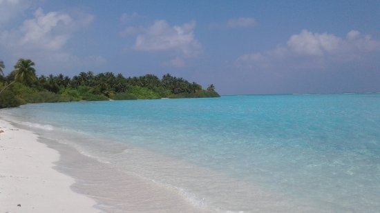 bodu-mora-beach-maldives