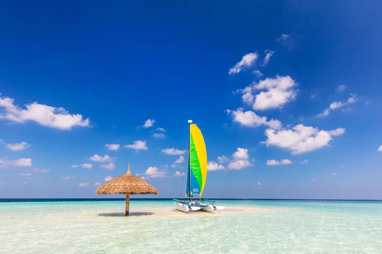 catamaran-sailing-in-maldives