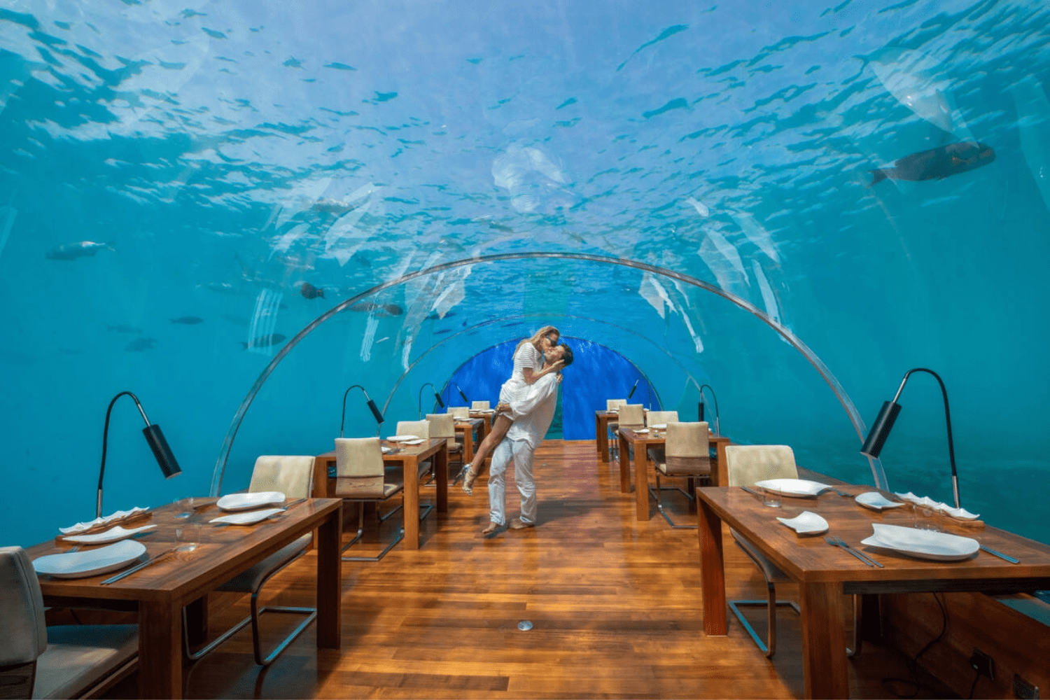 ithaa-undersea-restaurant-in-maldives