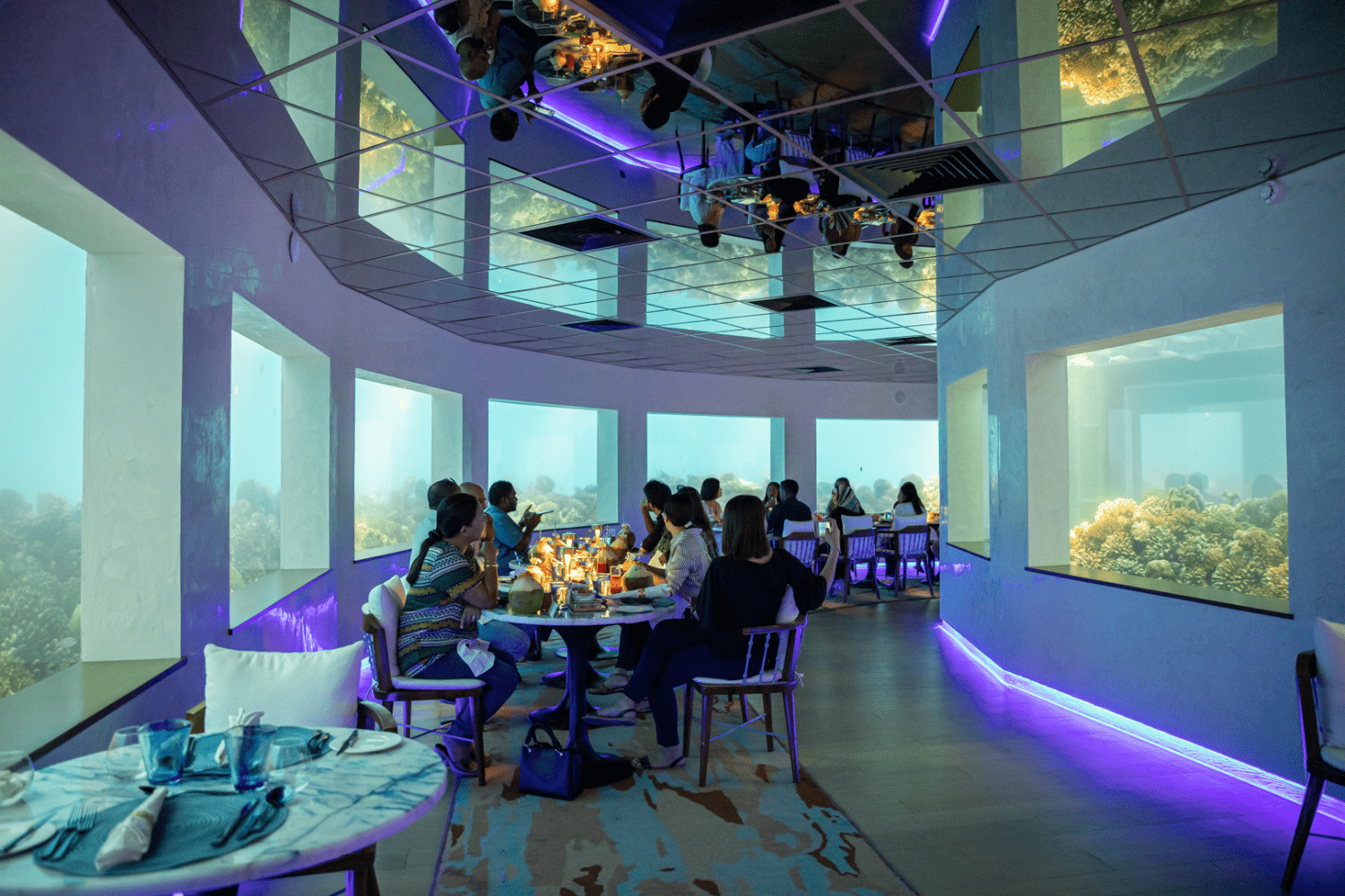 only-blu-underwater-restaurant-in-maldives