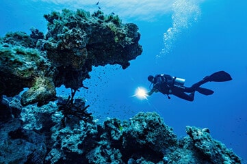 scuba-diving-in-thailand-min