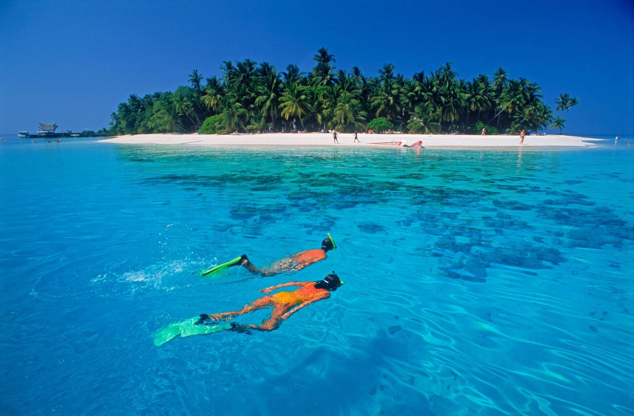 snorkeling-in-maldives