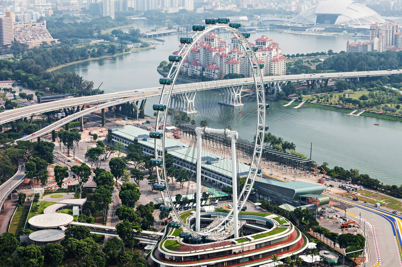 marvel-at-the-skyline-from-singapore-flyer