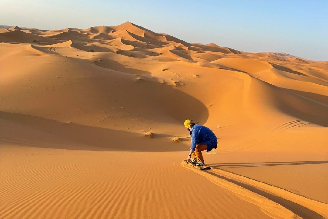 sandboarding-lahbab-desert