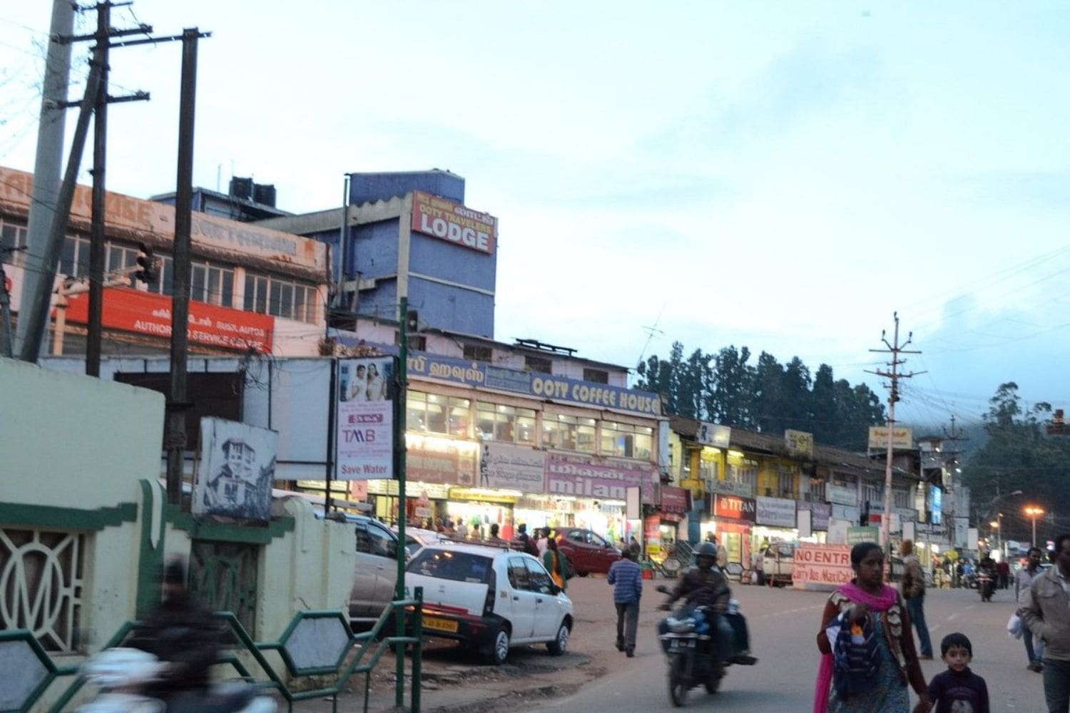 main-bazaar-road-ooty