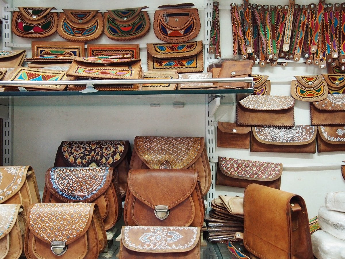 leather-crafts-in-hampi