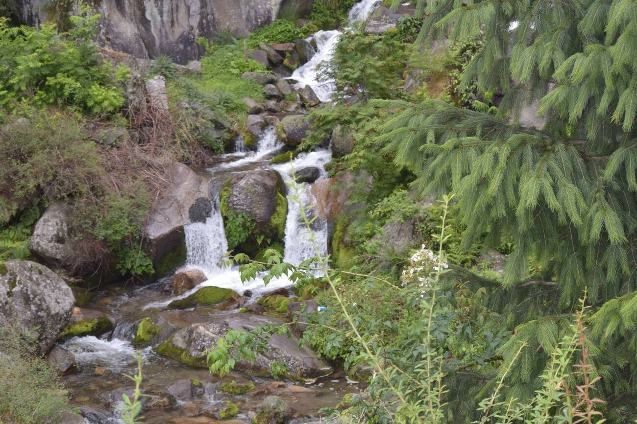 jogini-waterfalls-in-manali