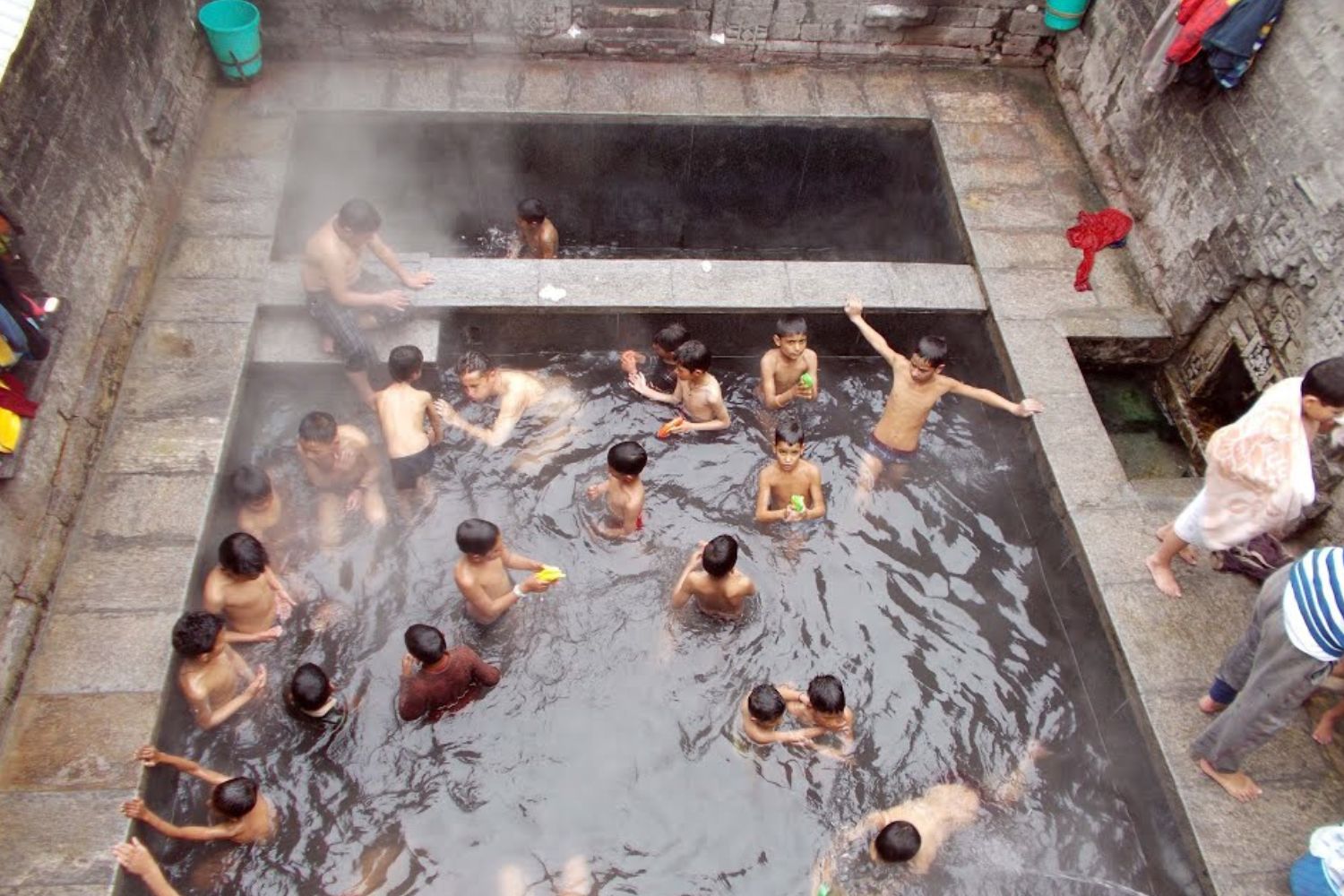 bathing-in-vashisht-hot-water-springs-in-manali