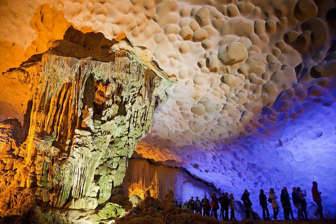 best-time-to-visit-sung-sot-cave