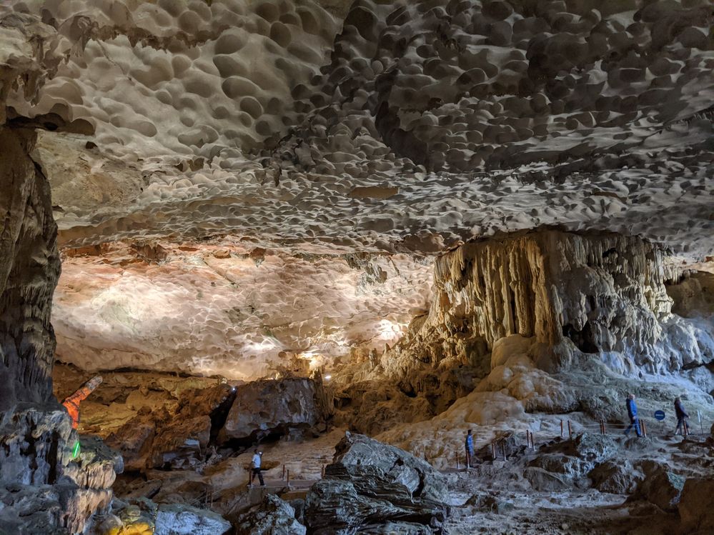 geological-wonder-sung-sot-cave