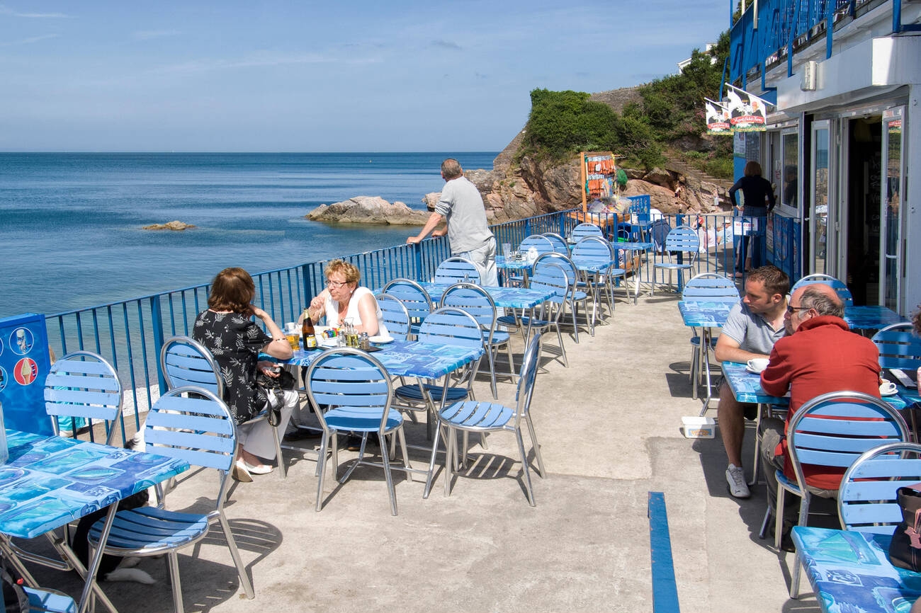 a-beachside-cafe
