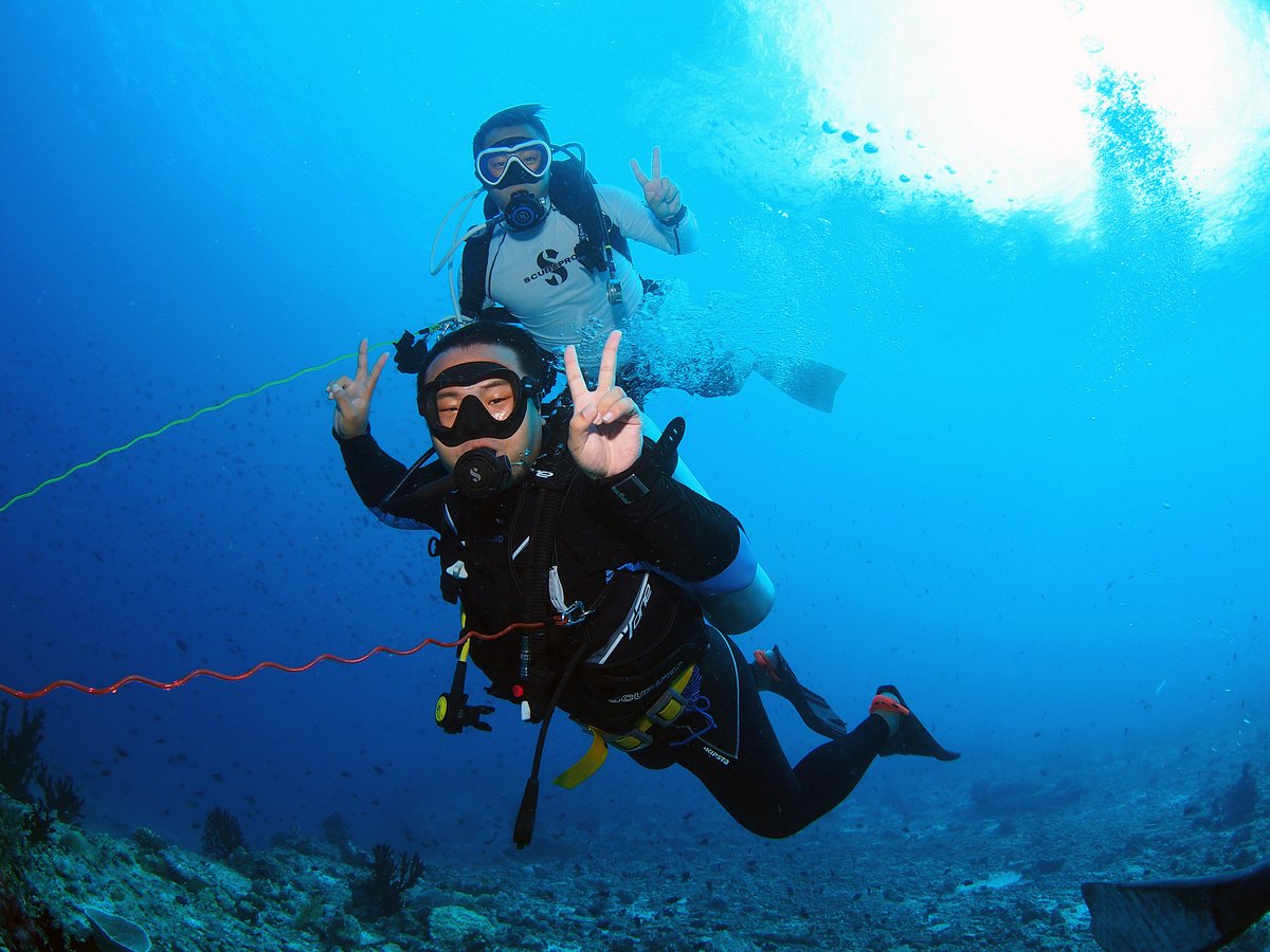 deep-diving-and-snorkeling-at-dhigurah-beyru-dive-site