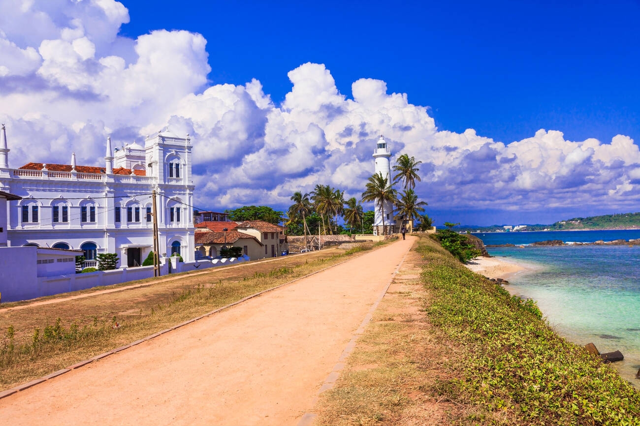 famous-fort-galle-and-lighthouse-in-sri-lanka