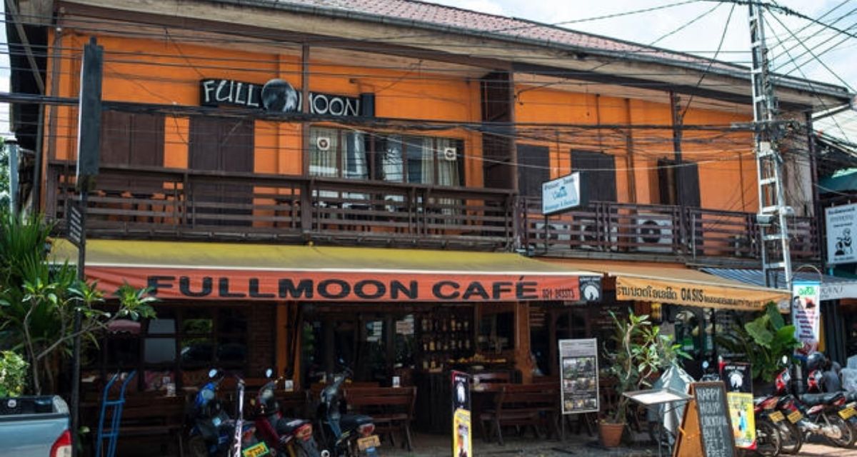 full-moon-cafe