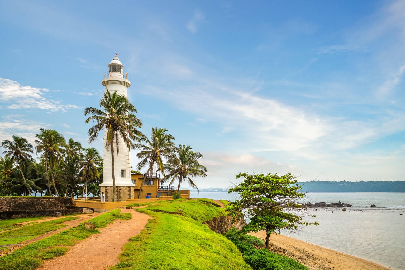 galle-lighthouse-and-coast-in-galle-sri-lanka
