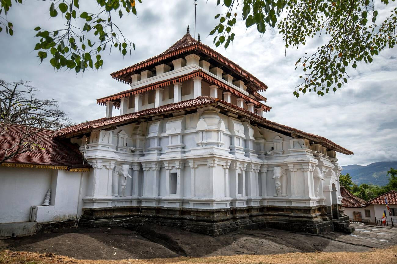 lankatilaka-temple