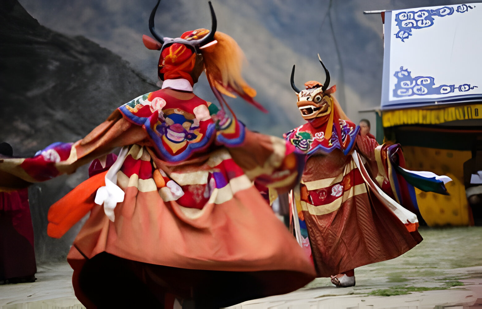 masked-dancer-bhutan