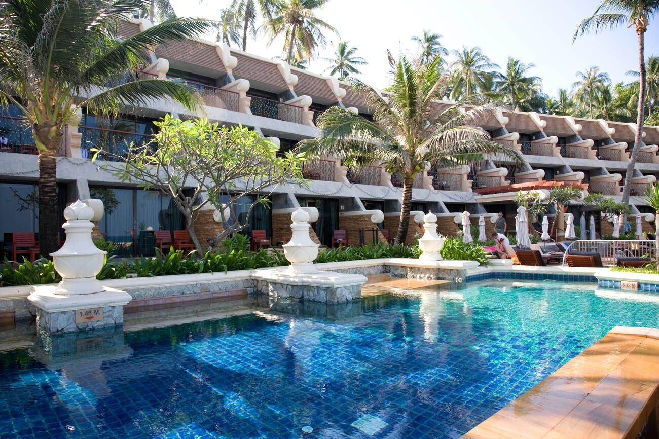 renaissance-phuket-resort-and-spa-min