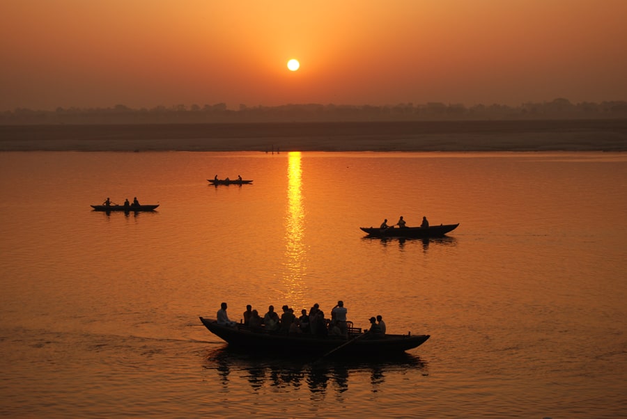 sunrise-from-boat-on-the-ganges_varanasi-min