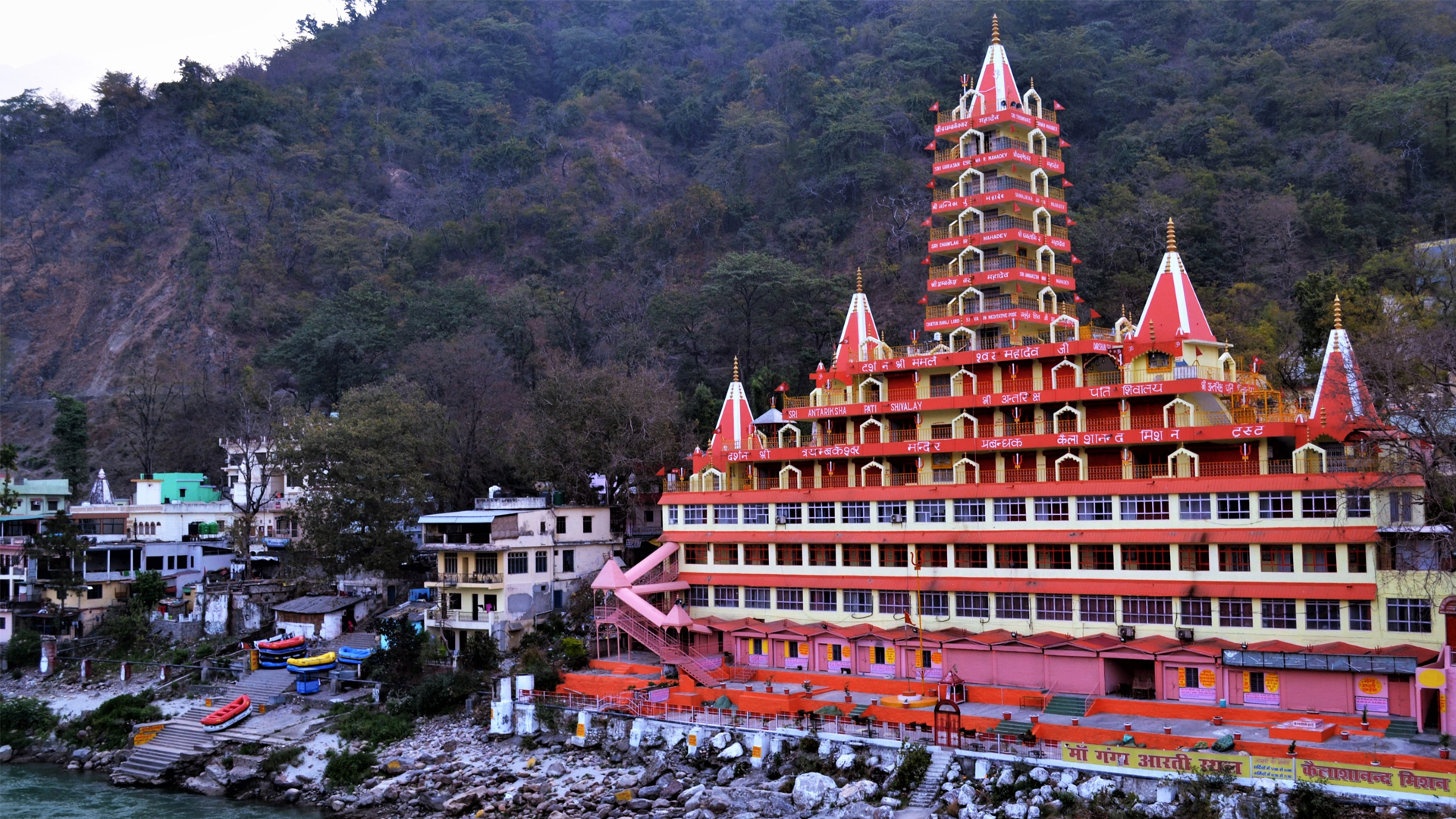 tera-manzil-temple-rishikesh