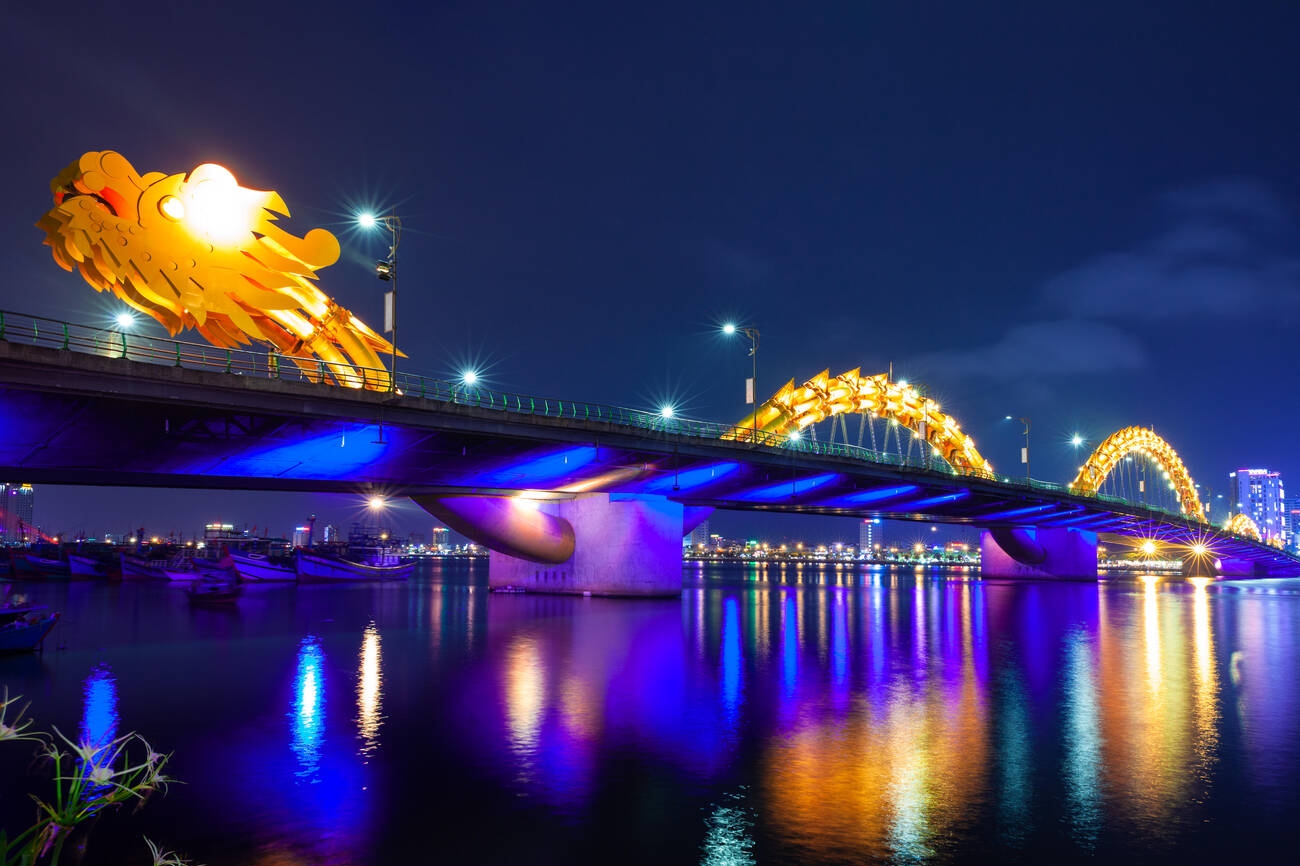 the-dragon-bridge-da-nang-vietnam