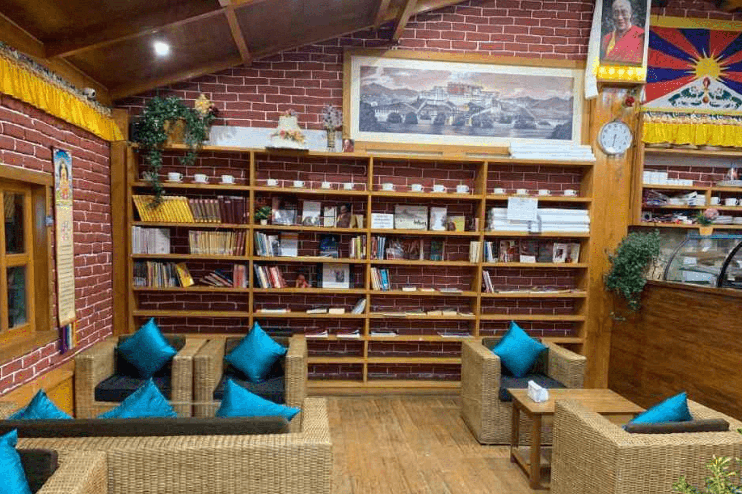 dharma-coffee-house-and-library-tawang