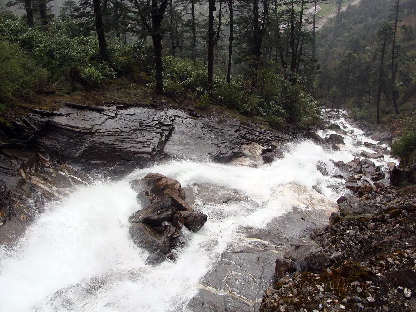 katao-and-khanda-waterfalls