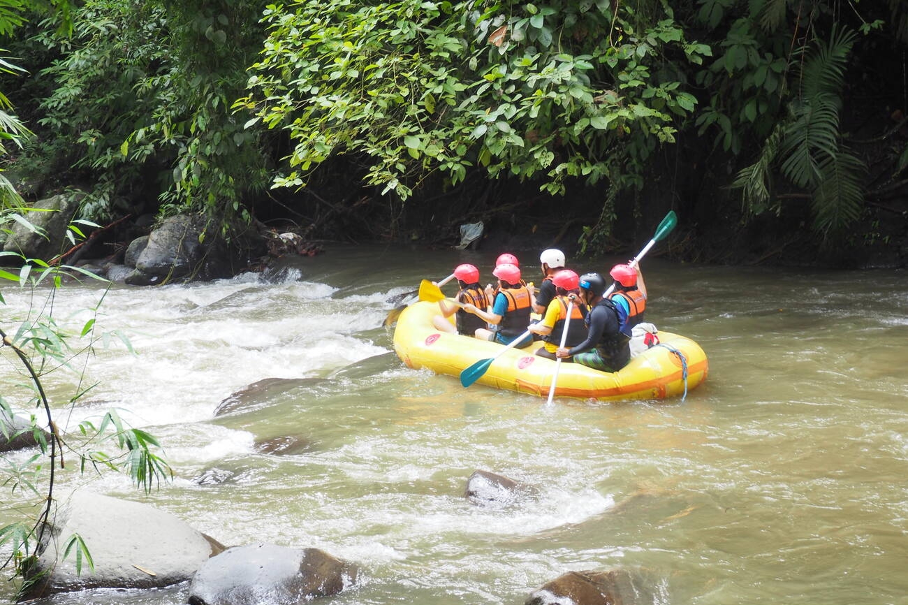 rafting-in-river